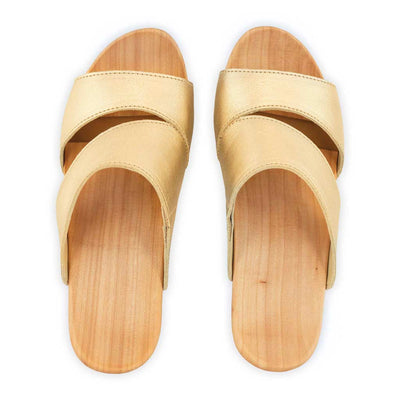 kate-farbe: gold_clogs pantoletten damen mit biegsamer nachhaltiger weidenholzsohle, holzclogs woody, woody schuhe, woody shoes, handgemachte holzschuhe aus österreich, kärnten