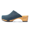 katharina, clogs damen mit biegsamer nachhaltiger holzsohle, farbe: avion-blau, holzclogs woody, woody schuhe, woody shoes, handgemachte holzschuhe aus österreich, kärnten