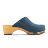 katharina, clogs damen mit biegsamer nachhaltiger holzsohle, farbe: avion-blau, holzclogs woody, woody schuhe, woody shoes, handgemachte holzschuhe aus österreich, kärnten