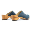 katharina, clogs damen mit biegsamer nachhaltiger holzsohle, farbe: avion-blau, holzclogs woody, woody schuhe, woody shoes, handgemachte holzschuhe aus österreich, kärnten