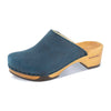 katharina, clogs damen mit biegsamer nachhaltiger holzsohle, farbe: avion-blau, holzclogs woody, woody schuhe, woody shoes, handgemachte holzschuhe aus österreich, kärnten