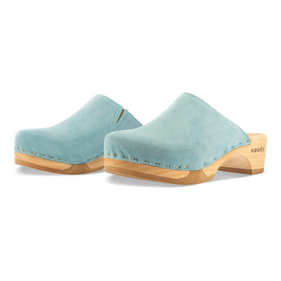 katharina, clogs damen mit biegsamer nachhaltiger holzsohle, farbe: baby blue (hellblau), holzclogs woody, woody schuhe, woody shoes, handgemachte holzschuhe aus österreich, kärnten