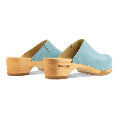 katharina, clogs damen mit biegsamer nachhaltiger holzsohle, farbe: baby blue (hellblau), holzclogs woody, woody schuhe, woody shoes, handgemachte holzschuhe aus österreich, kärnten