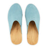 katharina, clogs damen mit biegsamer nachhaltiger holzsohle, farbe: baby blue (hellblau), holzclogs woody, woody schuhe, woody shoes, handgemachte holzschuhe aus österreich, kärnten