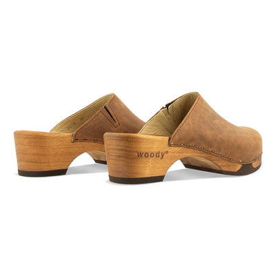 katharina, clogs damen mit biegsamer nachhaltiger holzsohle, farbe: tabacco-braun, holzclogs woody, woody schuhe, woody shoes, handgemachte holzschuhe aus österreich, kärnten