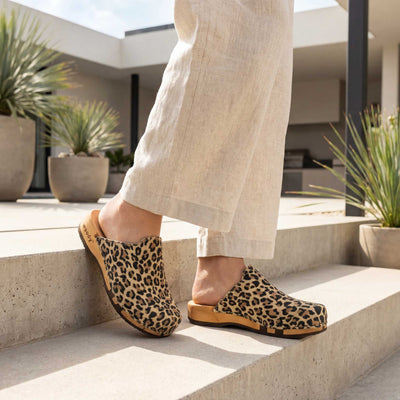 [Wildcat] Lea clogs damen von woody holzschuhe damenclogs mit fexibler holzsohle. holzclogs farbe: woldcat (leopard-print), Damenclogs, Damen Clogs - Clogs Damen. Holzschuhe für Damen, Damen Clogs, Holzclogs, Damen Pantoletten mit Holzsohle. Holz Schuhe, Clog für Frauen
