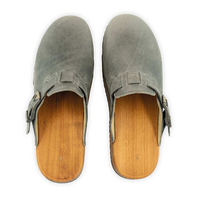 leon, clogs herren mit biegsamer nachhaltiger holzsohle, farbe: bleir (grau), holzclogs woody, woody schuhe, woody shoes, handgemachte holzschuhe aus österreich, kärnten