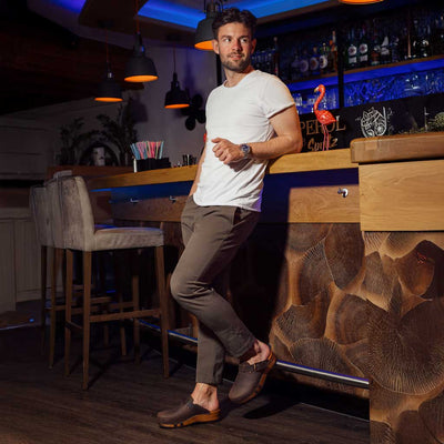 [Caffe] leon, clogs herren mit biegsamer nachhaltiger holzsohle, farbe: caffe-braun, holzclogs woody, woody schuhe, woody shoes, handgemachte holzschuhe aus österreich, kärnten
