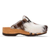 leon fell, fellclogs herren mit biegsamer nachhaltiger holzsohle, farbe: fell natur, holzclogs woody, woody schuhe, woody shoes, handgemachte holzschuhe aus österreich, kärnten