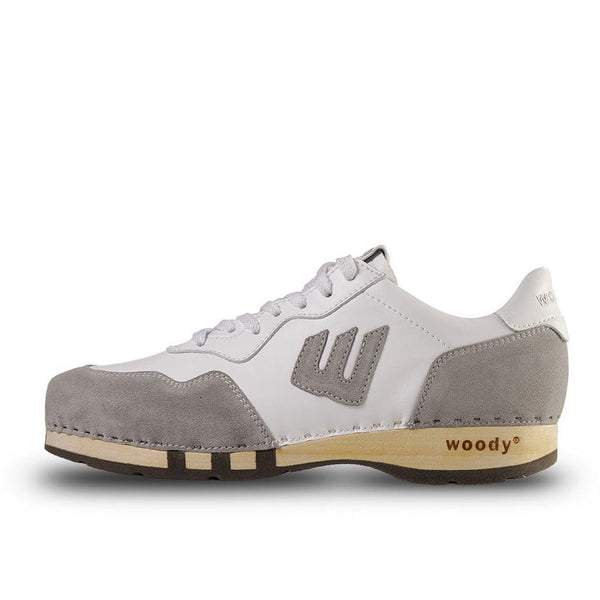 woody Levi Herren Clog Sneaker in Cemento-Weiss, handgemacht in Österreich