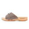 modell-lina-farbe: sand_clogs pantoletten damen mit biegsamer nachhaltiger weidenholzsohle, holzclogs woody, woody schuhe, woody shoes, handgemachte holzschuhe aus österreich, kärnten, metal-accessoires-inchrome-optic. Damenclogs, Damen Clogs - Clogs Dame