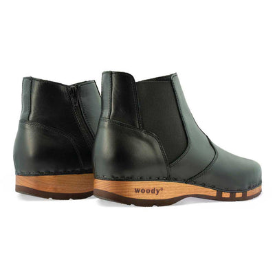 Louis Herrenclogs, Herrenclog von woody Schuhe. Clogs mit biegsamer Holzsohle und Holzfußbett. Herrenclogs, Holzclogs kaufen. Clogs online bestellen, Farbe: schwarz
