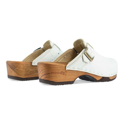 manu, clogs damen mit biegsamer nachhaltiger holzsohle, der bestseller, farbe: weiss, holzclogs woody, woody schuhe, woody shoes, handgemachte holzschuhe aus österreich, kärnten