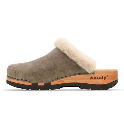 marie, gefütterter damen clog mit biegsamer nachhaltiger holzsohle, lammfellfutter und kragen, farbe: sand, holzclogs woody, woody schuhe, woody shoes, handgemachte holzschuhe aus österreich, kärnten
