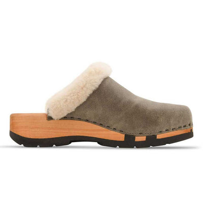 marie, gefütterter damen clog mit biegsamer nachhaltiger holzsohle, lammfellfutter und kragen, farbe: sand, holzclogs woody, woody schuhe, woody shoes, handgemachte holzschuhe aus österreich, kärnten