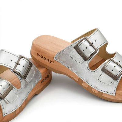 maxima, pantoletten clogs damen mit biegsamer nachhaltiger holzsohle, der bestseller, farbe: silber, holzclogs woody, woody schuhe, woody shoes, handgemachte holzschuhe aus österreich, kärnten