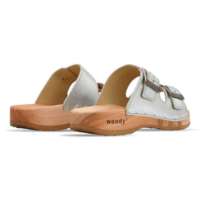 maxima, pantoletten clogs damen mit biegsamer nachhaltiger holzsohle, der bestseller, farbe: silber, holzclogs woody, woody schuhe, woody shoes, handgemachte holzschuhe aus österreich, kärnten