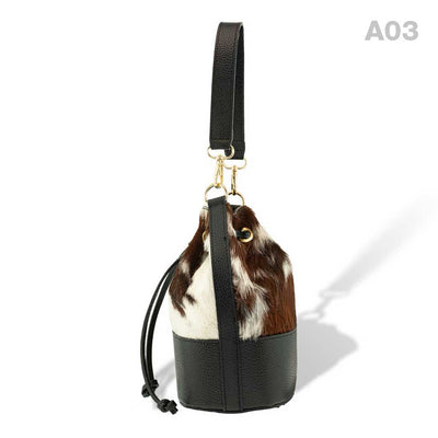 woody Mia Damen-Beuteltasche aus Fell Natur-Schwarz, Seitenansicht