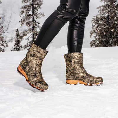 [Noirgold] NENA-clog-boots-stiefel-damen-mit-biegsamer-nachhaltiger-holzsohle-holzclogs-woody-schuhe-woody shoes-handgemachte-holzschuhe-aus-österreich-kärnten, farbe: noirgold (gold mit schwarzen cracks)