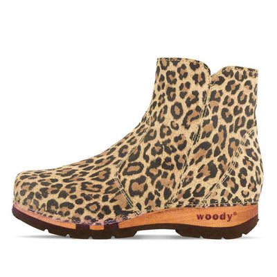 [Wildcat] olga, clog stiefelette damen mit biegsamer nachhaltiger holzsohle, holzclogs woody, woody schuhe, woody shoes, handgemachte holzschuhe aus österreich, kärnten, farbe: wildcat (animal print)