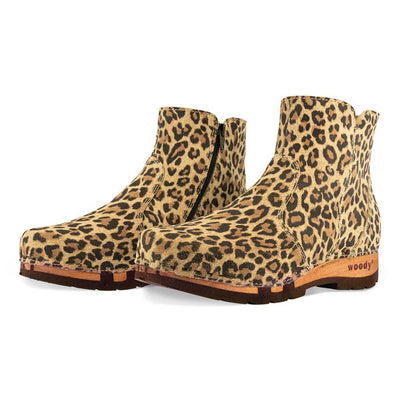 [Wildcat] olga, clog stiefelette damen mit biegsamer nachhaltiger holzsohle, holzclogs woody, woody schuhe, woody shoes, handgemachte holzschuhe aus österreich, kärnten, farbe: wildcat (animal print)