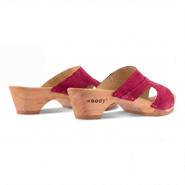 woody Fiona Damen-Pantolette in Fuxia, Seitenansicht mit Lederriemen und Holzsohle - handgefertigt in Oesterreich