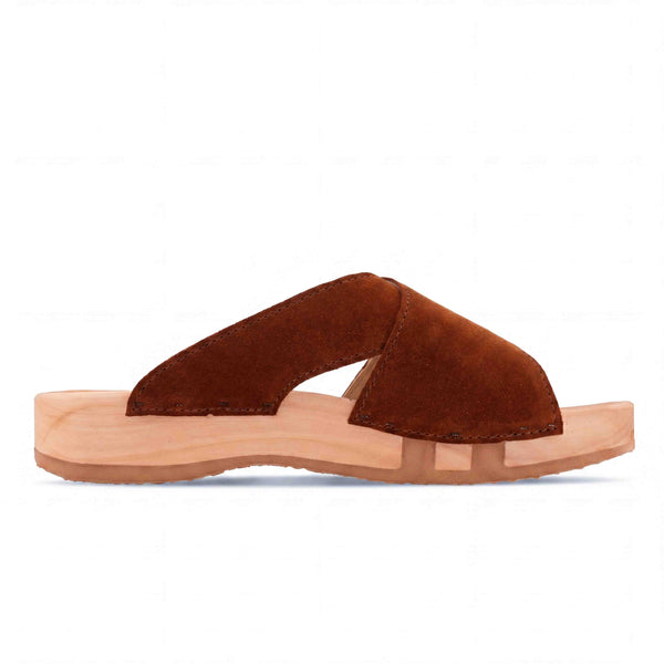 woody Mila Damen-Pantolette in Hazelnut, Detailansicht Leder und Holzsohle - handgefertigt in Oesterreich