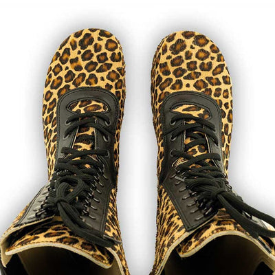 [Ghepardo] Rosanna Fell Damen Clog Stiefel von woody Schuhe. Damen Stiefel mit hohem Schaft bestellen. Holzclog Stiefel. Holzstiefel. Stiefel für Damen handgemacht. Handgemachte Stiefel kaufen. - farb: ghepardo (animalprint)