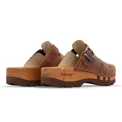 roderich, clog mit stick hirsche streumuster für herren, biegsame nachhaltige holzsohle, farbe: olivia, holzclogs woody, woody schuhe, woody shoes, handgemachte holzschuhe aus österreich, kärnten