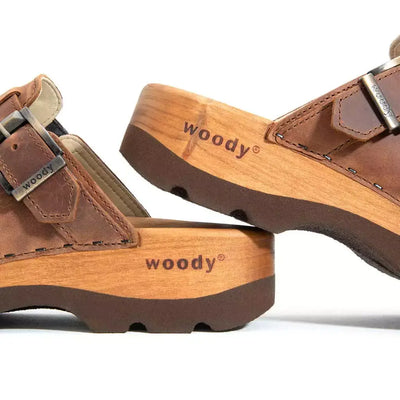 roderich, clog mit stick hirsche streumuster für herren, biegsame nachhaltige holzsohle, farbe: olivia, holzclogs woody, woody schuhe, woody shoes, handgemachte holzschuhe aus österreich, kärnten
