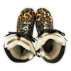 Rosanna Fell Damen Clog Stiefel von woody Schuhe. Damen Stiefel mit hohem Schaft bestellen. Holzclog Stiefel. Holzstiefel. Stiefel für Damen handgemacht. Handgemachte Stiefel kaufen. - farb: ghepardo (animalprint)