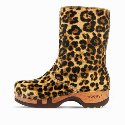 rose fell, clog fellstiefel damenen mit biegsamer nachhaltiger holzsohle, farbe: ghepardo (animalprint), holzclogs woody, woody schuhe, woody shoes, handgemachte holzschuhe aus österreich, kärnten