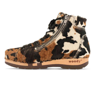 roxy, clog sneakers für damen mit hohem schaft und biegsamer nachhaltiger holzsohle, farbe: fell kombi (kuh-print-design), holzclogs woody, woody schuhe, woody shoes, handgemachte holzschuhe aus österreich, kärnten