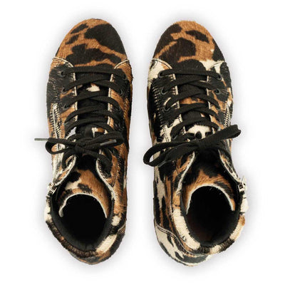 roxy, clog sneakers für damen mit hohem schaft und biegsamer nachhaltiger holzsohle, farbe: fell kombi (kuh-print-design), holzclogs woody, woody schuhe, woody shoes, handgemachte holzschuhe aus österreich, kärnten