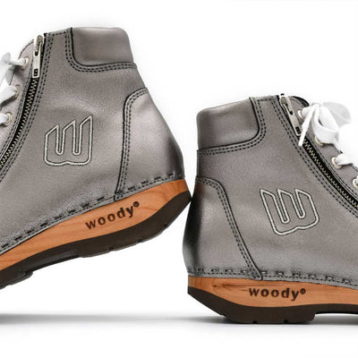[Titan] Roxy Clogs Damen Sneaker Argentino von woody Schuhe. Clogs Damen roxy, clog sneakers für damen mit hohem schaft und biegsamer nachhaltiger holzsohle, farbe: titan, holzclogs woody, woody schuhe, woody shoes, handgemachte holzschuhe aus österreich, kärnten