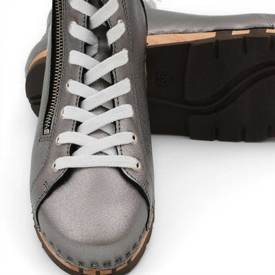 [Titan] Roxy Clogs Damen Sneaker Argentino von woody Schuhe. Clogs Damen roxy, clog sneakers für damen mit hohem schaft und biegsamer nachhaltiger holzsohle, farbe: titan, holzclogs woody, woody schuhe, woody shoes, handgemachte holzschuhe aus österreich, kärnten