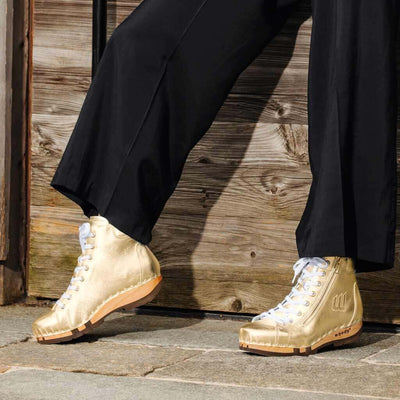 [Gold] roxy, clog sneakers für damen mit hohem schaft und biegsamer nachhaltiger holzsohle, farbe: gold (glattleder), holzclogs woody, woody schuhe, woody shoes, handgemachte holzschuhe aus österreich, kärnten