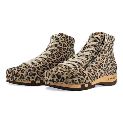 [Wildcat] roxy, clog sneakers für damen mit hohem schaft und biegsamer nachhaltiger holzsohle, farbe: wildcat (leopard print), holzclogs woody, woody schuhe, woody shoes, handgemachte holzschuhe aus österreich, kärnten