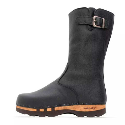 [Nero] Sandro Herrenstiefel von woody Schuhe. Herrenclogs mit biegsamer Holzsohle von woody Schuhe, Herrenclog von woody Schuhe. Clogs mit biegsamer Holzsohle und holzfußbett. Herrenclogs, Holzclogs kaufen. Clogs online bestellen. Handgemachte Herrenstiefel, farbe: nero (schwarz)