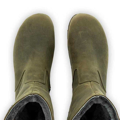 [Olivia] Sandro Herren Clog Stiefel von woody Schuhe. Herrenclogs mit biegsamer Holzsohle von woody Schuhe, Herrenclog von woody Schuhe. Clogs mit biegsamer Holzsohle und holzfußbett. Herrenclogs, Holzclogs kaufen. Clogs online bestellen. Handgemachte Herrenstiefel, farbe: olivia (olivgruen)