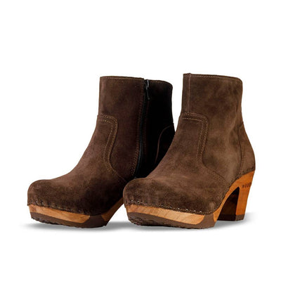woody Tanja Damen-Clog-Stiefelette in Chocolate mit offener Zehenpartie und Holzsohle - handgefertigt in Oesterreich