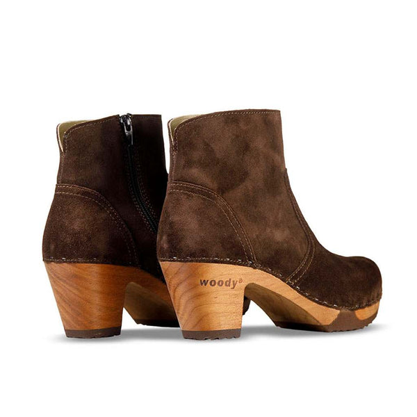 woody Tanja Damen-Clog-Stiefelette in Chocolate von oben mit Lederoberflaeche - handgefertigt in Oesterreich