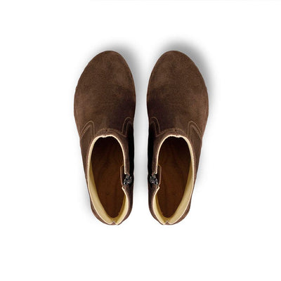 woody Tanja Damen-Clog-Stiefelette in Chocolate, Schraegansicht mit Lederriemen - handgefertigt in Oesterreich