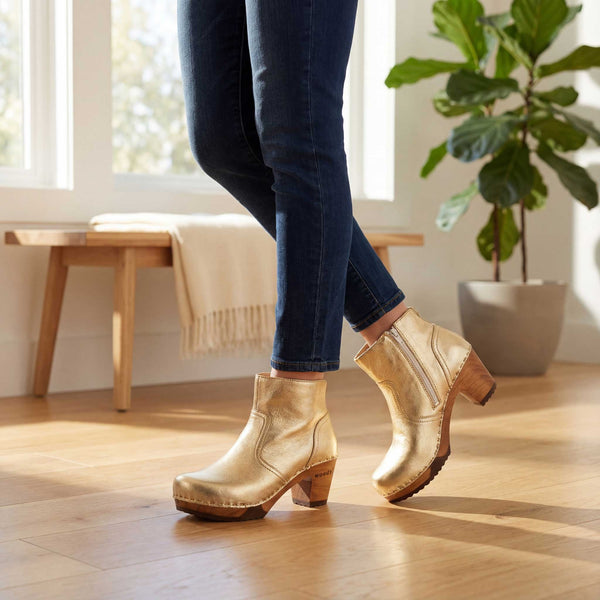 [Gold] clogs damen tanja woody holzschuhe. tanja ankle boots gefüttert, damenstiefel, stiefel, damenclogs mit flexibler, biegsamer holzsohle. holzclogs, clogs damen knöchel stiefel, damen clogs mit fussbett. ankleboots holz schuhe, holzclog, holzschuhe kaufen, Farbe: gold