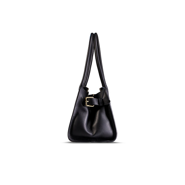 woody Frida Damen-Handtasche aus Natur-Fell in Schwarz, Seitenansicht mit Henkel