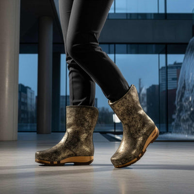 [Noirgold] ULLI-clog-boots-stiefel-damen-mit-biegsamer-nachhaltiger-holzsohle-holzclogs-woody-schuhe-woody shoes-handgemachte-holzschuhe-aus-österreich-kärnten, farbe: Noirgold (gold mit schwarzen cracks)