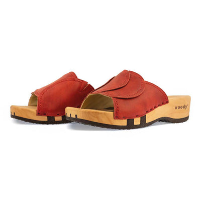 vanessa, pantoletten clogs damen mit biegsamer nachhaltiger holzsohle, der bestseller, farbe: rosso-rot, holzclogs woody, woody schuhe, woody shoes, handgemachte holzschuhe aus österreich, kärnten