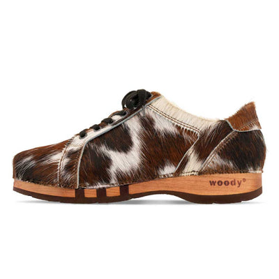[Fell Natur] Wayne Fell Herren Clog Sneaker, Herrenclog Sneaker, sneakers clogs herren mit biegsamer nachhaltiger holzsohle, der bestseller, holzclogs woody, woody schuhe, woody shoes, handgemachte holzschuhe aus österreich, kärnten, farbe: tricolore rinder naturfell