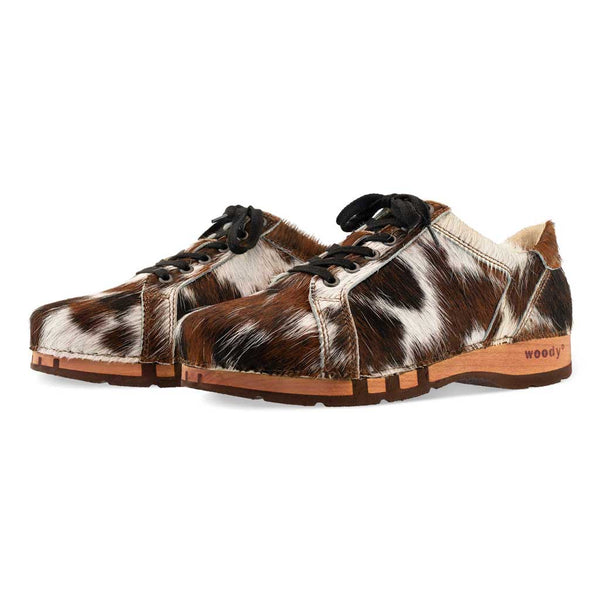 [Fell Natur] Wayne Fell Herren Clog Sneaker, Herrenclog Sneaker, sneakers clogs herren mit biegsamer nachhaltiger holzsohle, der bestseller, holzclogs woody, woody schuhe, woody shoes, handgemachte holzschuhe aus österreich, kärnten, farbe: tricolore rinder naturfell