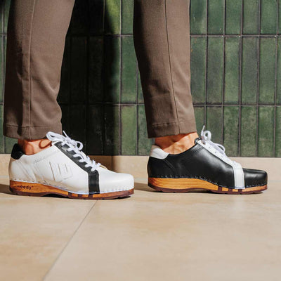 [Shadow] wayne, sneakers clogs herren mit biegsamer nachhaltiger holzsohle, der bestseller, farbe: shadow (asymetrisch weiss und schwarz), holzclogs woody, woody schuhe, woody shoes, handgemachte holzschuhe aus österreich, kärnten